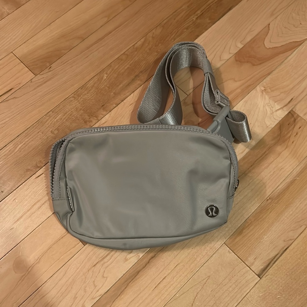 Never used Everywhere Belt Bag Lululemon
